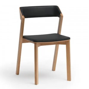 Silla Merano tapizada de Ton. Sillas de restaurantes, para interiores.