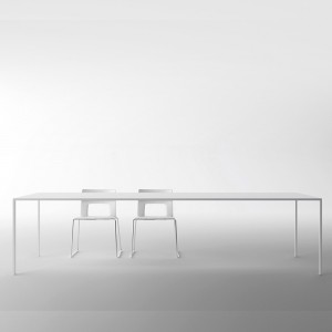 Mesa moderna 25 en resina para comedor de Desalto. Mesas estilo italiano.