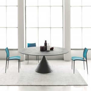 Mesa Clay Stone de Desalto. Mesa comedor de diseño moderno para salones.