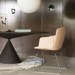 Mesa moderna Clay de cerámica de Desalto. Mesas para comedor de diseño.