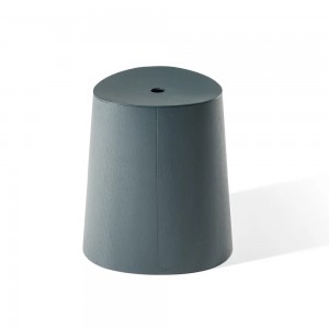 Taburete P.O.V madera de Ton. Taburetes de comedor, para variados interiores.