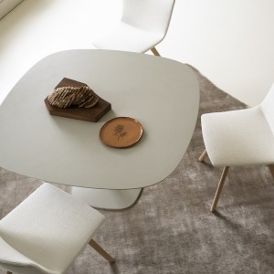 Mesa Ellis Cuadrada Desalto. Mesas modernas originales de diseño italiano.