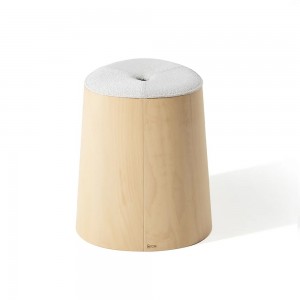 Taburete P.O.V tapizado de Ton. Taburetes de comedor, para interiores.
