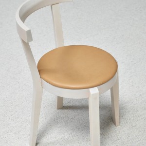 Silla Punton tapizada de Ton. Sillas de restaurante, de varios interiores.