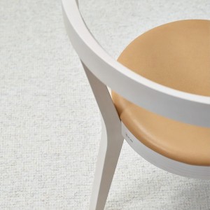 Silla Punton tapizada de Ton. Sillas de restaurante, de varios interiores.