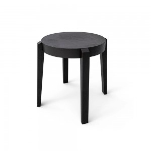 Taburete Bajo Punton madera de Ton. Taburetes Bajos de bar, para varios interiores.