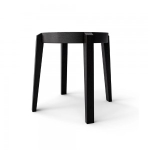 Taburete Bajo Punton madera de Ton. Taburetes Bajos de bar, para varios interiores.