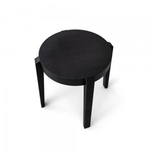 Taburete Bajo Punton madera de Ton. Taburetes Bajos de bar, para varios interiores.