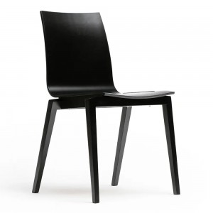 Silla Stockholm bicolor de Ton. Sillas de restaurante, para variados interiores.