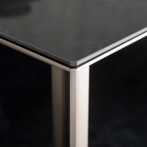 Mesa Skin Extensible Desalto. Mesa moderna apta para interiores y exteriores.