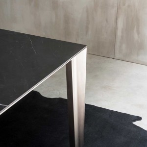 Mesa Skin Extensible Desalto. Mesa moderna apta para interiores y exteriores.