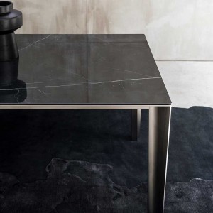 Mesa Skin Extensible Desalto. Mesa moderna apta para interiores y exteriores.