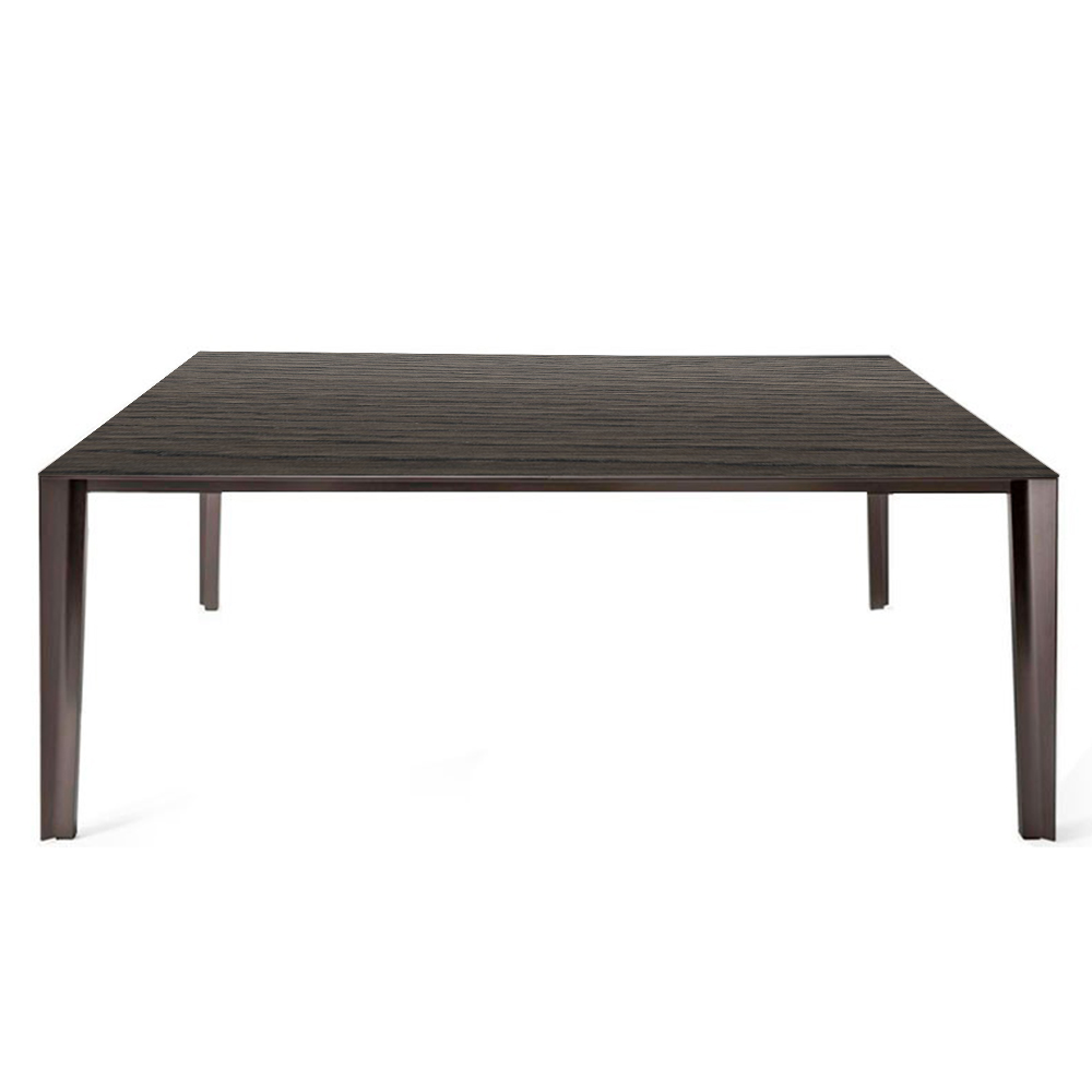 Mesa Skin en madera fija Desalto. Mesa de diseño italiano ideal para interiores.