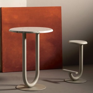 Mesa alta Strong Bistrot Desalto. Mesas de diseño ideal para bar o cafetería.