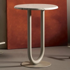 Mesa alta Strong Bistrot Desalto. Mesas de diseño ideal para bar o cafetería.