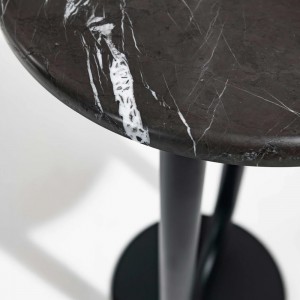 Mesa alta Strong Bistrot Desalto. Mesas de diseño ideal para bar o cafetería.