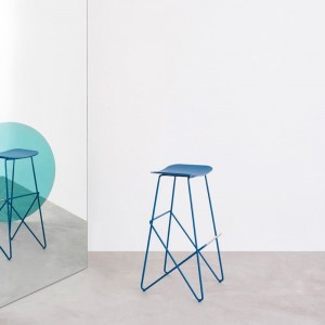 Taburete Endless de Desalto. Sillas y taburetes oiginales para interiores.