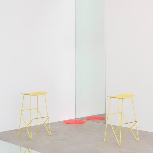 Taburete Endless de Desalto. Sillas y taburetes oiginales para interiores.