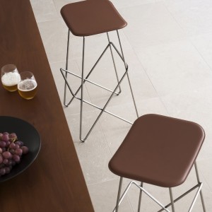 Taburete Endless de Desalto. Sillas y taburetes oiginales para interiores.