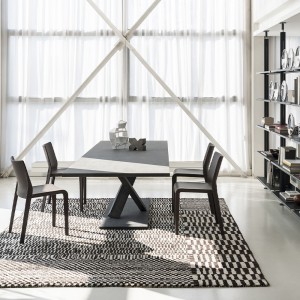 Silla Lisbona Desalto. Silla tapizada de diseño italiano para salones.