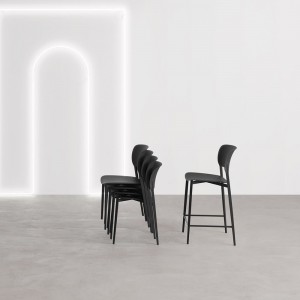 Taburete Ply de Desalto. Muebles de diseño italiano. Sillas modernas.