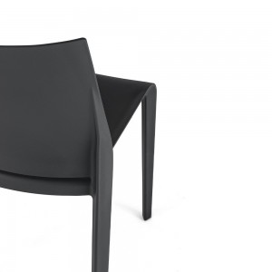 Silla Riga de Desalto. Silla apilable de diseño moderno con calidad italiana.