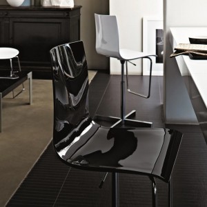 Taburete Wok de Desalto. Sillas y taburetes modernos de diseño italiano.
