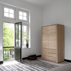 Sinfonier Shadow de Ethnicraft. Muebles modernos macizos. Sinfonier para dormitorio.