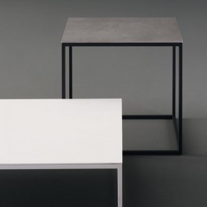 Mesa Auxiliar Helsinki de Desalto. Mesa rincón o lateral diseño italiano.