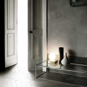 Mesa Centro Helsinki 15 Cristal Desalto. Mesa auxiliar para salón de diseño italiano.