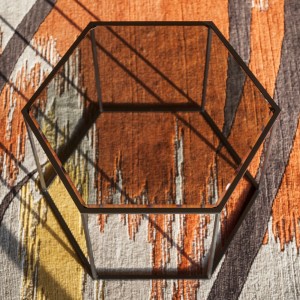 Mesa Auxiliar Hexagon con sobre de Cristal de Desalto. Mesas de diseño.