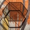 Mesa Auxiliar Hexagon con sobre de Cristal de Desalto. Mesas de diseño.