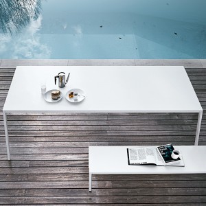 Mesa Helsinki 35 Outdoor de Desalto. Mesas modernas para el aire libre.