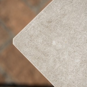 Mesa Skin Outdoor Desalto. Mesas de diseño italiano ideal para jardines.