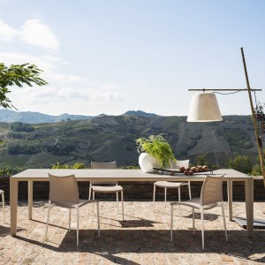 Mesa Skin Outdoor Desalto. Mesas de diseño italiano ideal para jardines.
