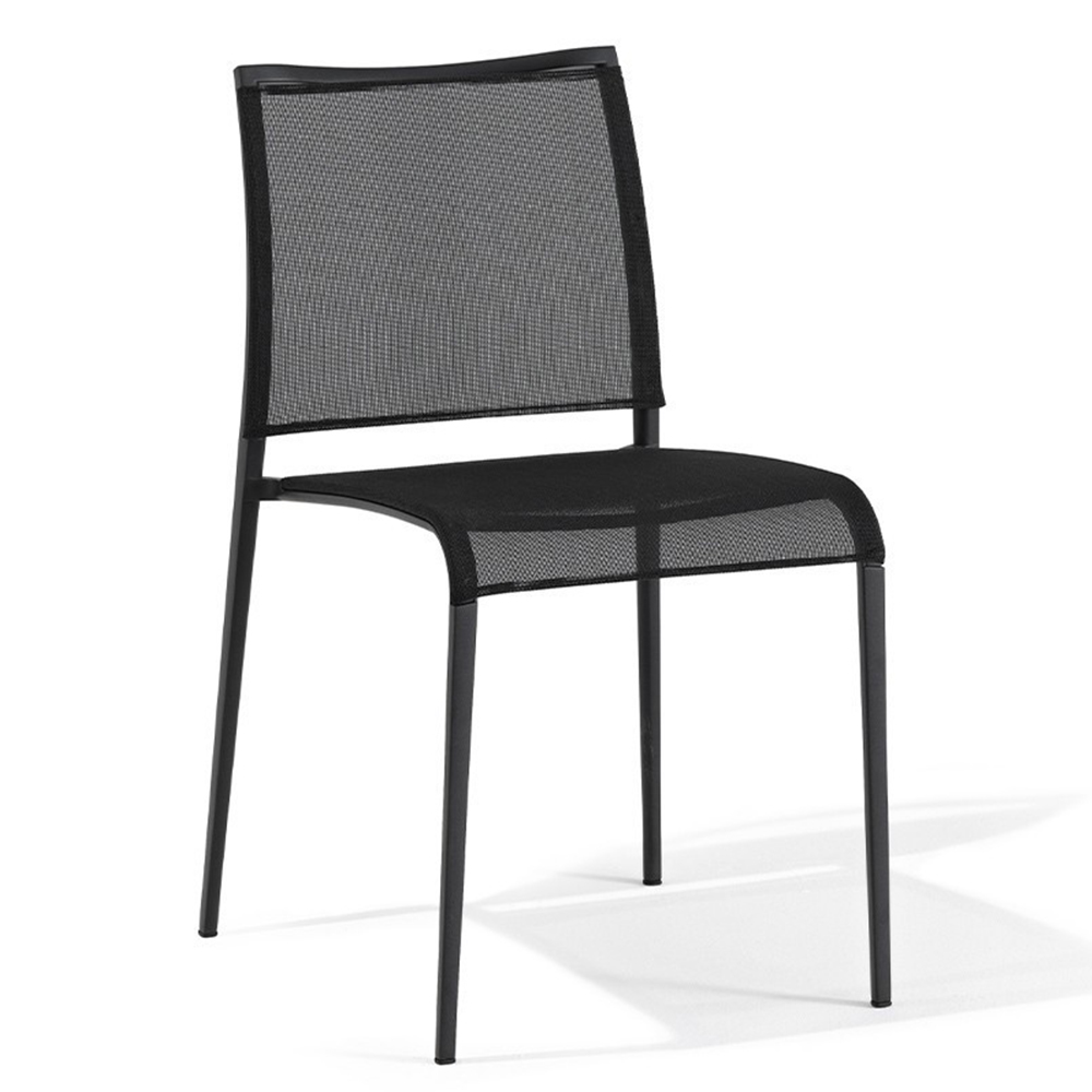 Silla original Sand Light Outdoor de Desalto. Silla ideal para jardines.