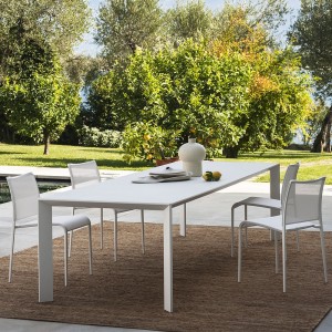 Silla original Sand Light Outdoor de Desalto. Silla ideal para jardines.