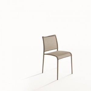 Silla original Sand Light Outdoor de Desalto. Silla ideal para jardines.