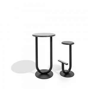 Taburete Strong Desalto para exterior. Diseño italiano de taburetes bar.