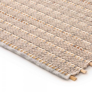 Alfombra GOZ GAN. Alfombra de lana y madera de teca con un diseño moderno de alta calidad.