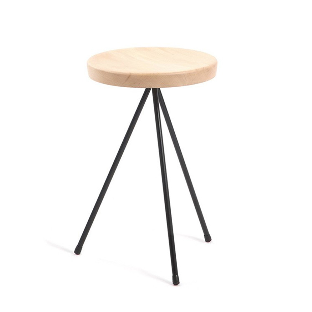 Taburete bajo Nuta Madera de Mobles 114. Modernos taburetes para contract.