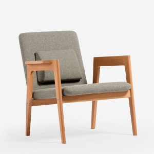 Butaca de madera Danesa de Mobles 114. Butaca de diseño ideal para salones.