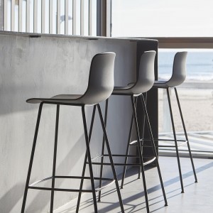 Taburete Varya acero 4 patas Inclass. Taburete de diseño elegante para el hogar.