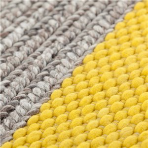 Cojín Mangas Plait Amarillo de GAN. Alfombras y cojines modernas de lana.