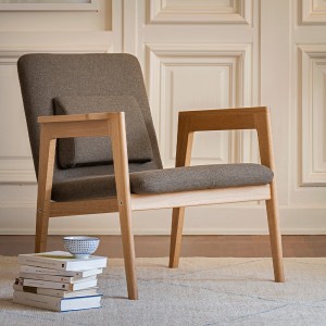 Butaca de madera Danesa de Mobles 114. Butaca de diseño ideal para salones.