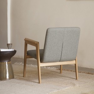 Butaca de madera Danesa de Mobles 114. Butaca de diseño ideal para salones.