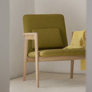 Butaca de madera Danesa de Mobles 114. Butaca de diseño ideal para salones.