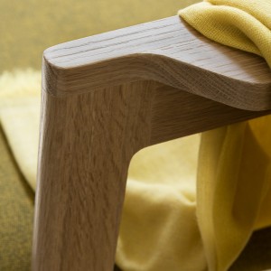 Butaca de madera Danesa de Mobles 114. Butaca de diseño ideal para salones.