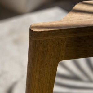 Butaca de madera Danesa de Mobles 114. Butaca de diseño ideal para salones.