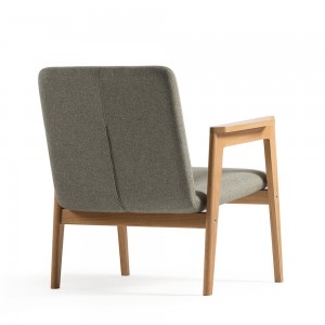 Butaca de madera Danesa de Mobles 114. Butaca de diseño ideal para salones.